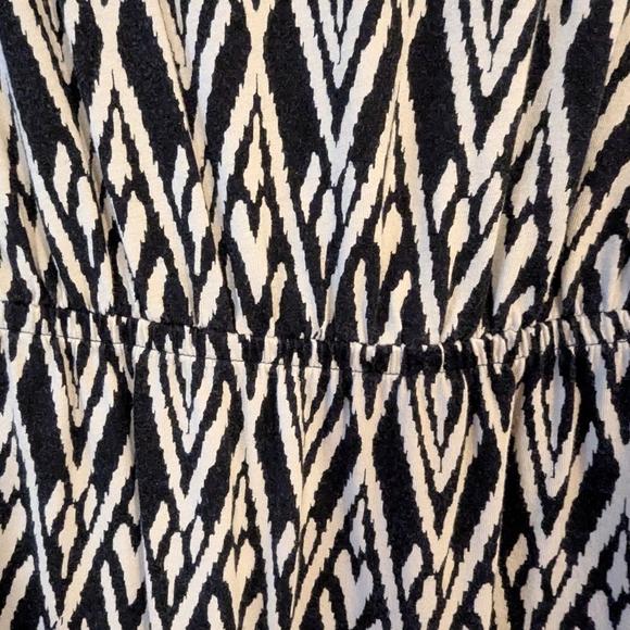 Old Navy Black and White Patterned Dress - Picture 3 of 7